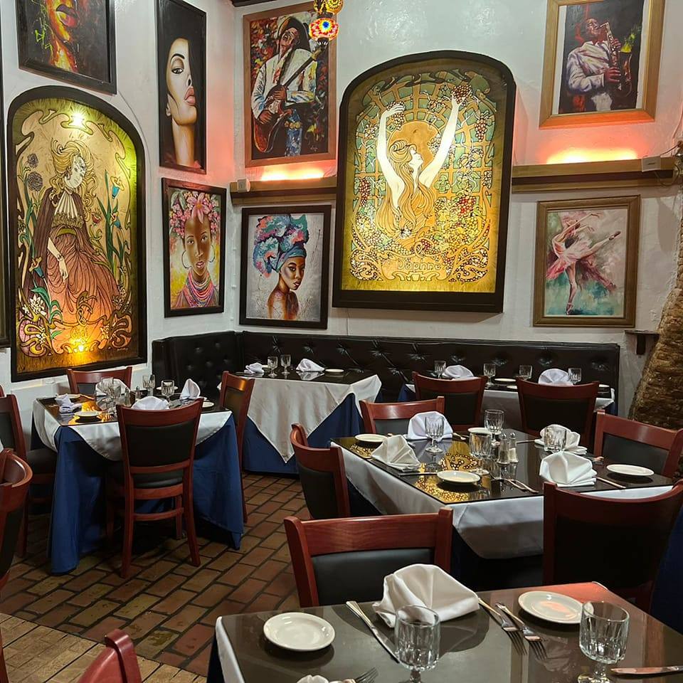 Exquisite Dining Experience Fit for